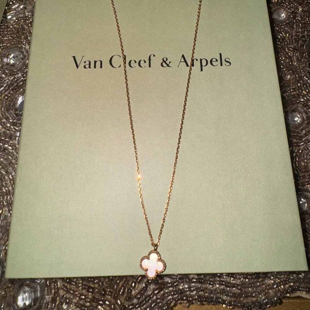 Van Cleef & Arpels Gold and White Clover Necklace - Picture 3 of 4
